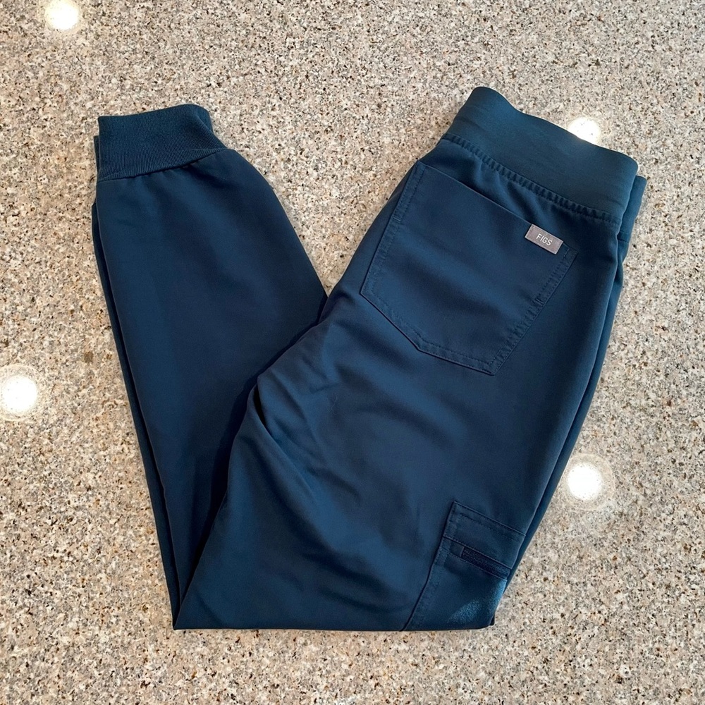 Figs Dark Harbor Zamora Gem